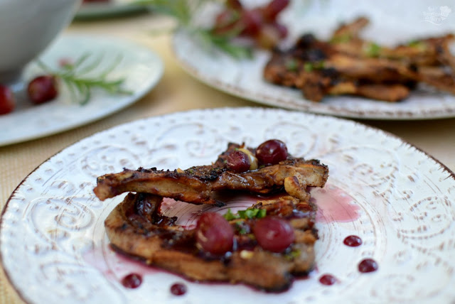 chuletillas2bde2bcrdero2bcon2bsalsa2bde2bvino2btinto2by2buvas2b02