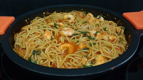 espaguetis-con-langostinos-y-salsa-de-tomate-casera-3